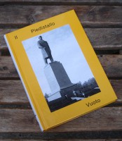 Il Piedistallo Vuoto / The Empty Pedestal