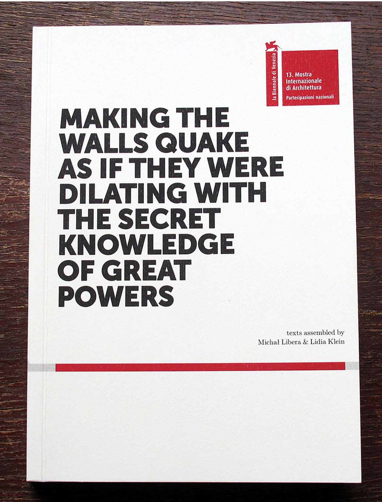Making the walls quake as if they were dilating with the secret