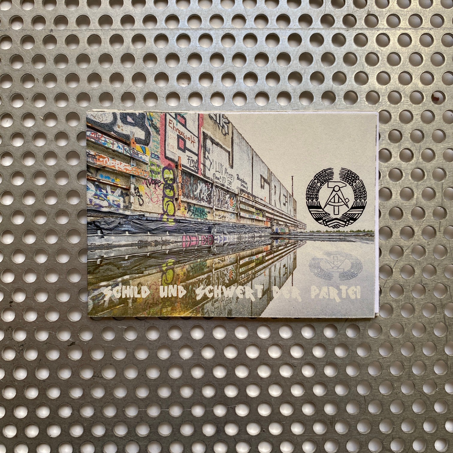 Ordnung, Land und Leute：Hardcover Schild und Schwert der Partei - 9DiZine9 - Self-Published