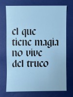 el que tiene magia no vive del truco (poster) / blue