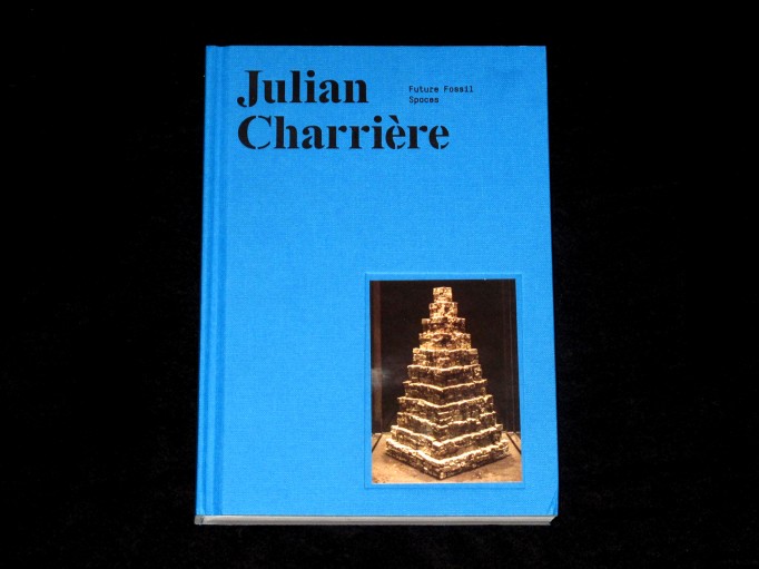 Julian_Charriere_mousse_motto_01