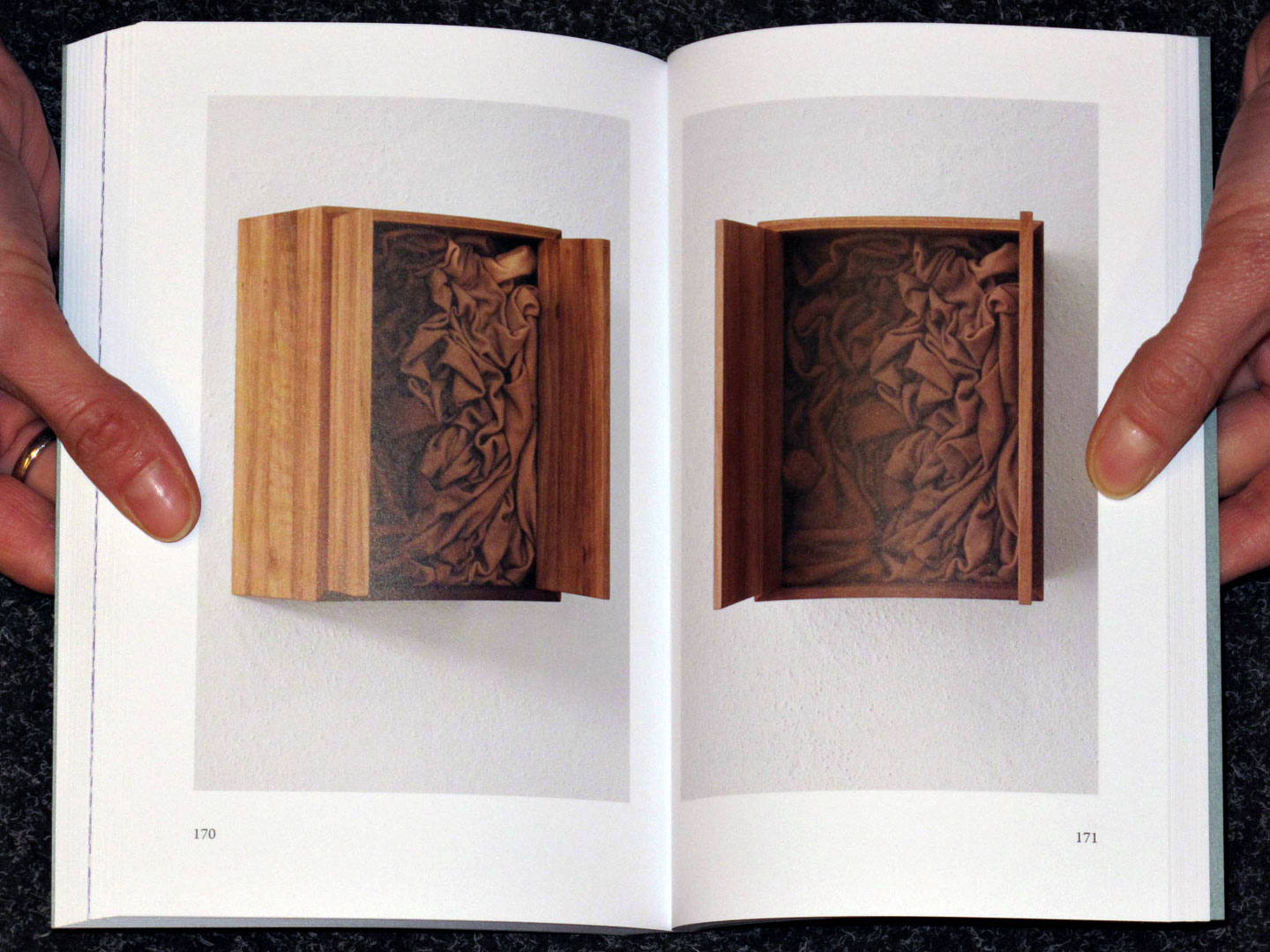 Motto Distribution Artist Book