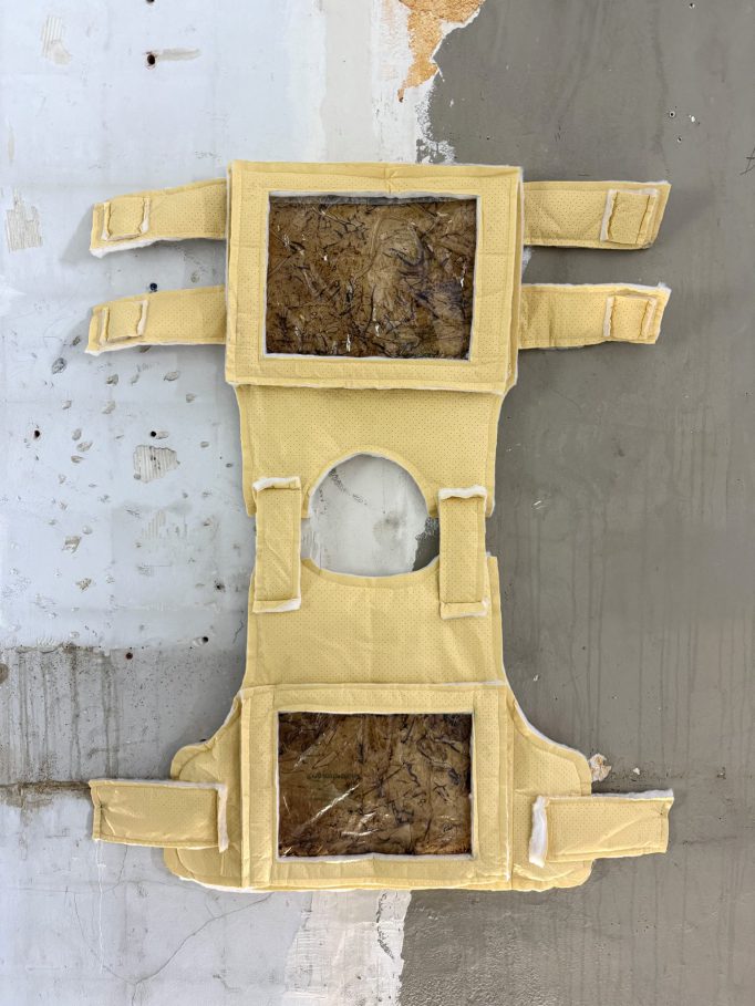 D’AMOUR DE PÉTROLE ET DE SANG , Agir Bizarrement, 2025, Motto Paris