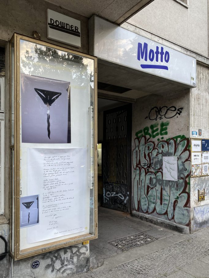 Dark Advances: ‘Affect Aliens’, Curated by Lilly Markaki |  Anna Winslow, Candice Nembhard, Céline Mathieu, Danya, Genevieve  Costello, Jesse Darling, Kari Rosenfeld, Kwamé Sorrell, Lilly Markaki,  Lou Lou Sainsbury, Lucie de Bréchard, Spiros Kokkonis, Toni Brell, 06.08.2022 - 04.12.2022, Motto Berlin