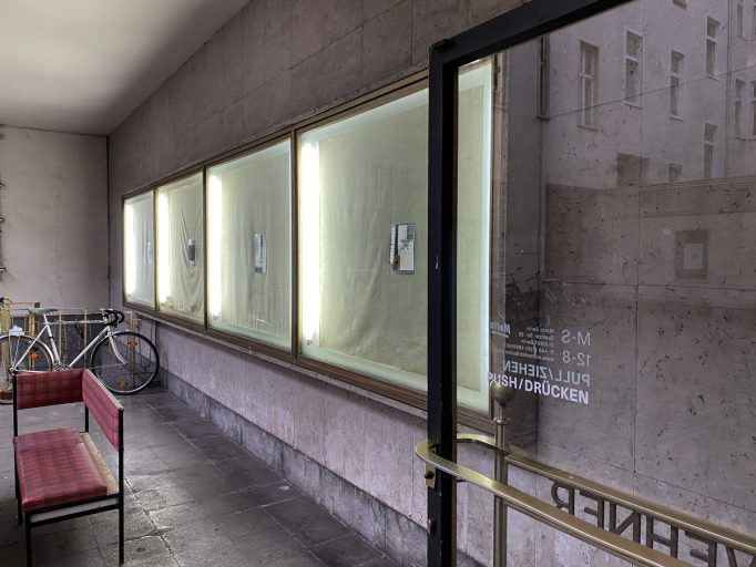 Dark Advances: ‘Affect Aliens’, Curated by Lilly Markaki |  Anna Winslow, Candice Nembhard, Céline Mathieu, Danya, Genevieve  Costello, Jesse Darling, Kari Rosenfeld, Kwamé Sorrell, Lilly Markaki,  Lou Lou Sainsbury, Lucie de Bréchard, Spiros Kokkonis, Toni Brell, 06.08.2022 - 04.12.2022, Motto Berlin